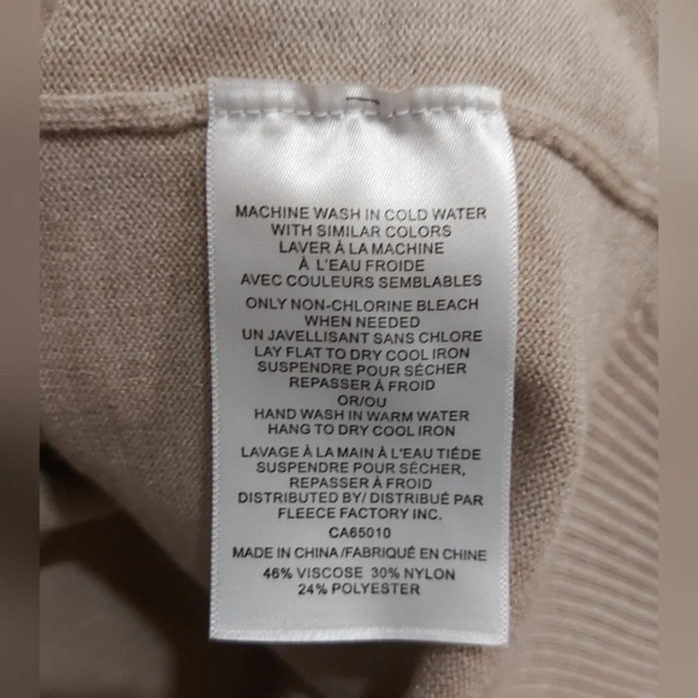 Sparkly Turtleneck Sweater with Cable Knit Design - Picture 6 of 8